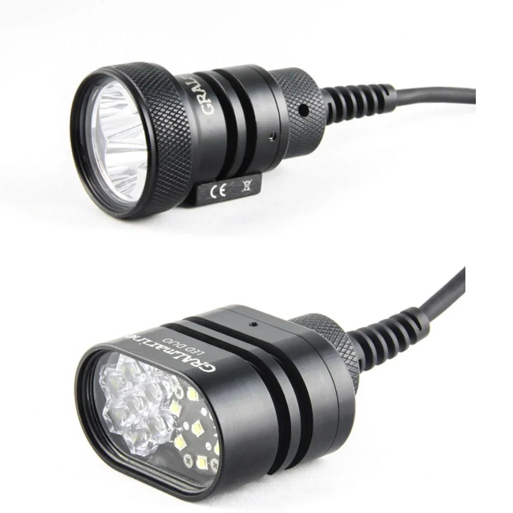 Schwarze LED-Tauchlampe für Unterwasseranwendungen mit robustem Gehäuse und Kabelanschluss.