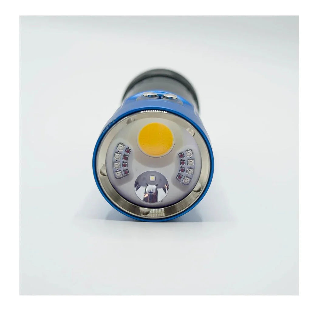 Taucherlampe mit mehreren LEDs, Nahaufnahme der Frontansicht, hochwertige Tauchausrüstung