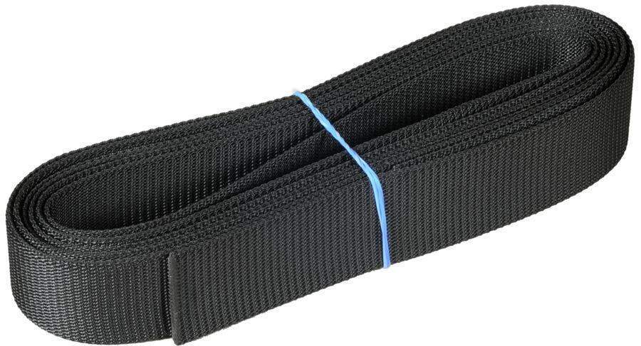 Schwarzes Nylon-Gurtband für Tauchausrüstung, zusammengerollt, auf weißem Hintergrund.