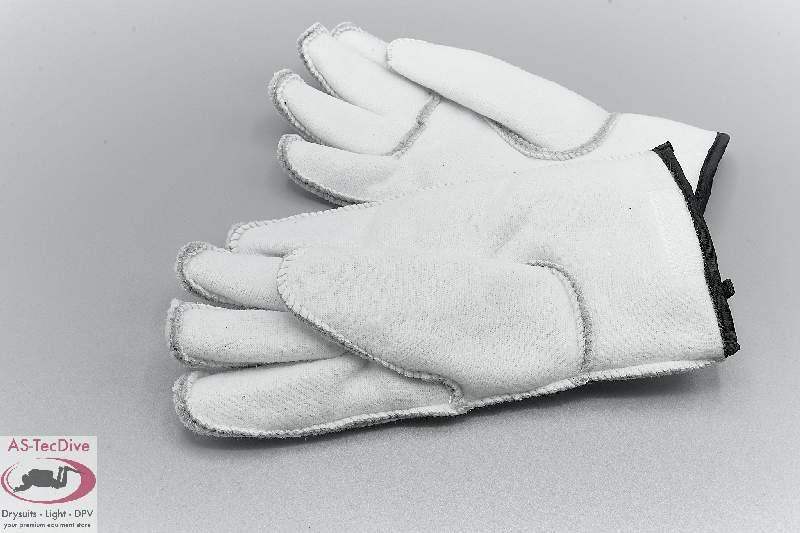Weiße Taucherhandschuhe aus robustem Material auf grauem Hintergrund, Tauchausrüstung Zubehör.