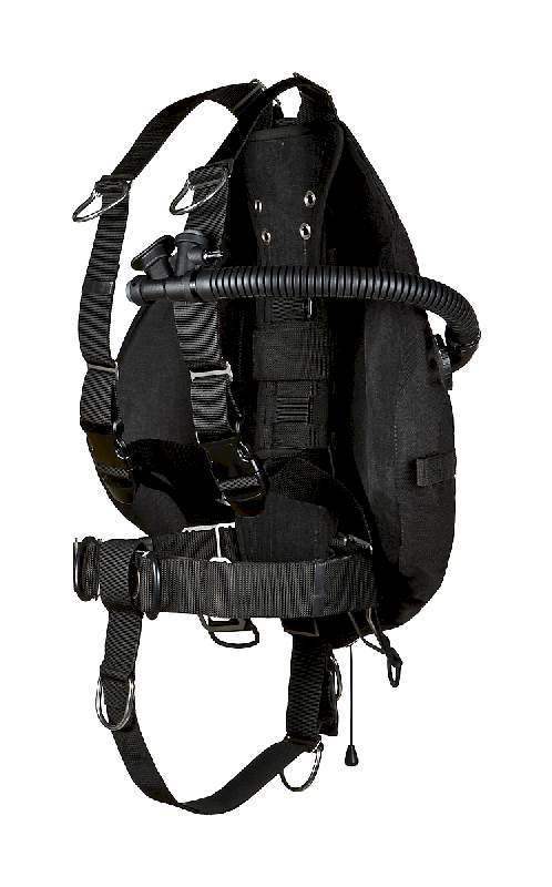 Komplettes Sidemount-Tauchsystem in Schwarz mit Harness, Bebänderung und D-Ringen für technisches Tauchen.