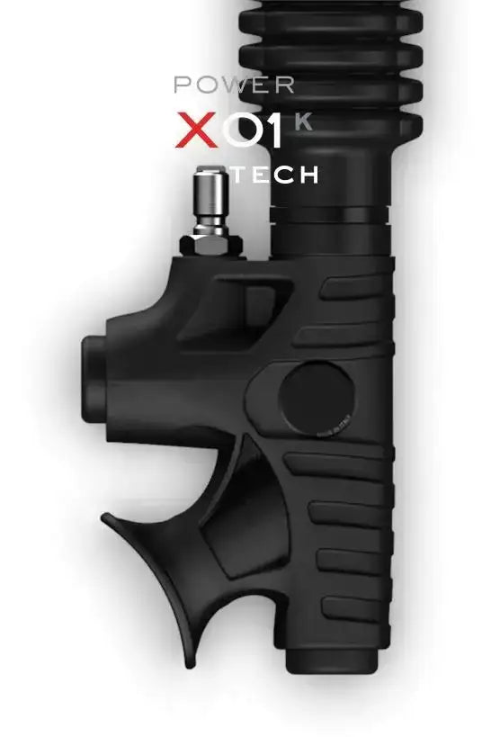 Schwarzes X01K Power Tech Ventil, Tauchausrüstung, Detailansicht auf weißem Hintergrund