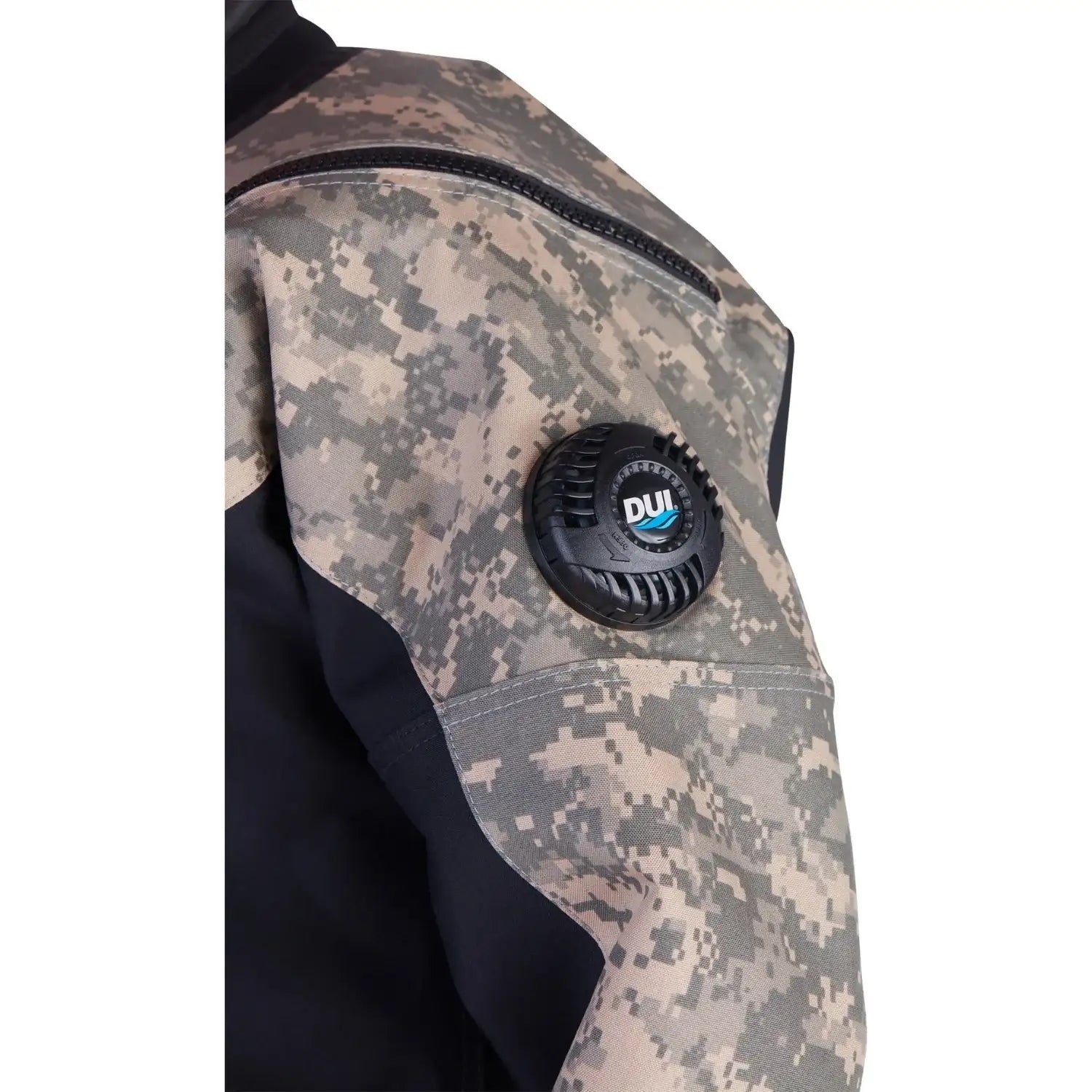 Trockentauchanzug mit Digital Camo Muster und Ventil am Oberarm, Detailansicht