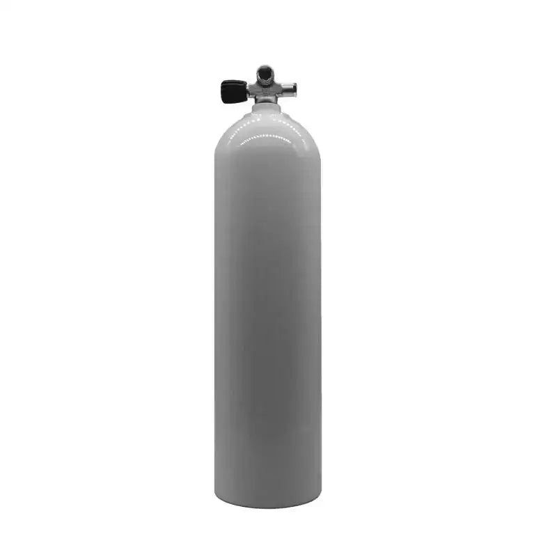 Weiße Aluminium-Tauchflasche mit Ventil, 207 Bar, freigestellt auf weißem Hintergrund