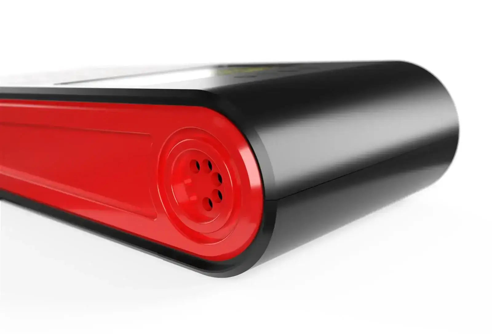 Nahaufnahme einer rot-schwarzen Tauchausrüstung, modernes Design, robustes Gehäuse
