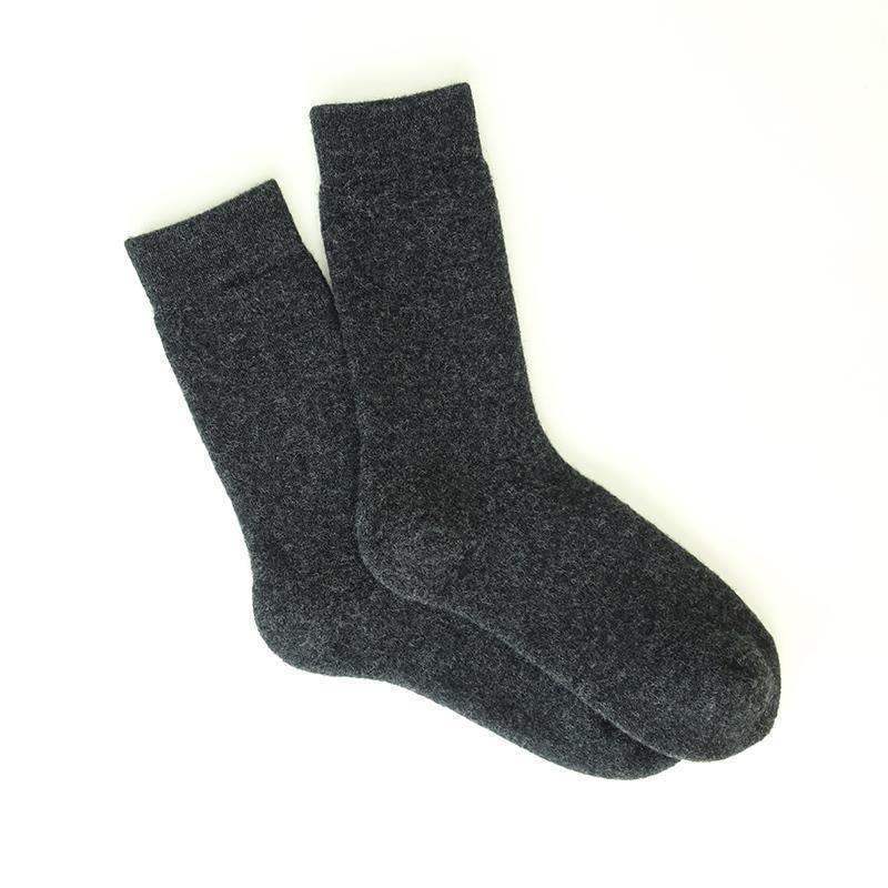 Thermosocken in Dunkelgrau, geeignet für Tauchausrüstung, auf weißem Hintergrund